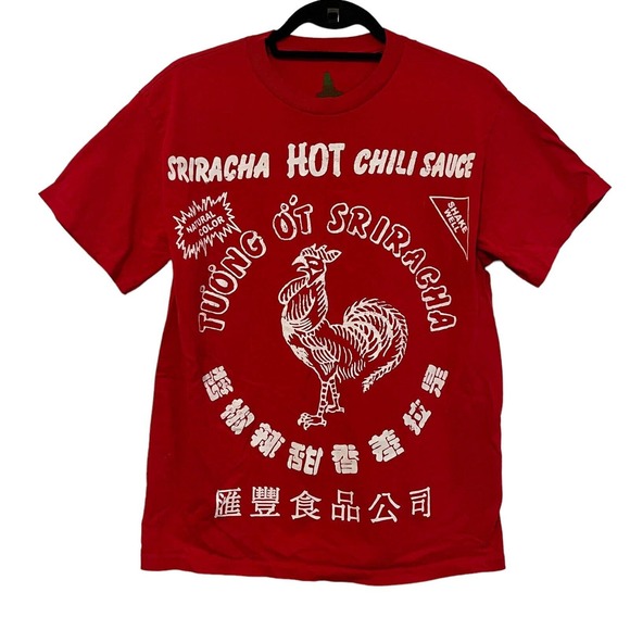 Sriracha Hot Chili Sauce Mens T-Shirt Medium Red Short Sleeve Crew Neck - Picture 1 of 9